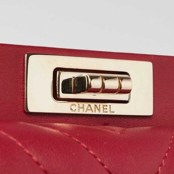 Chanel Red Chevron Quilted Lambskin Leather Clutch Bag - Picture 6 of 9